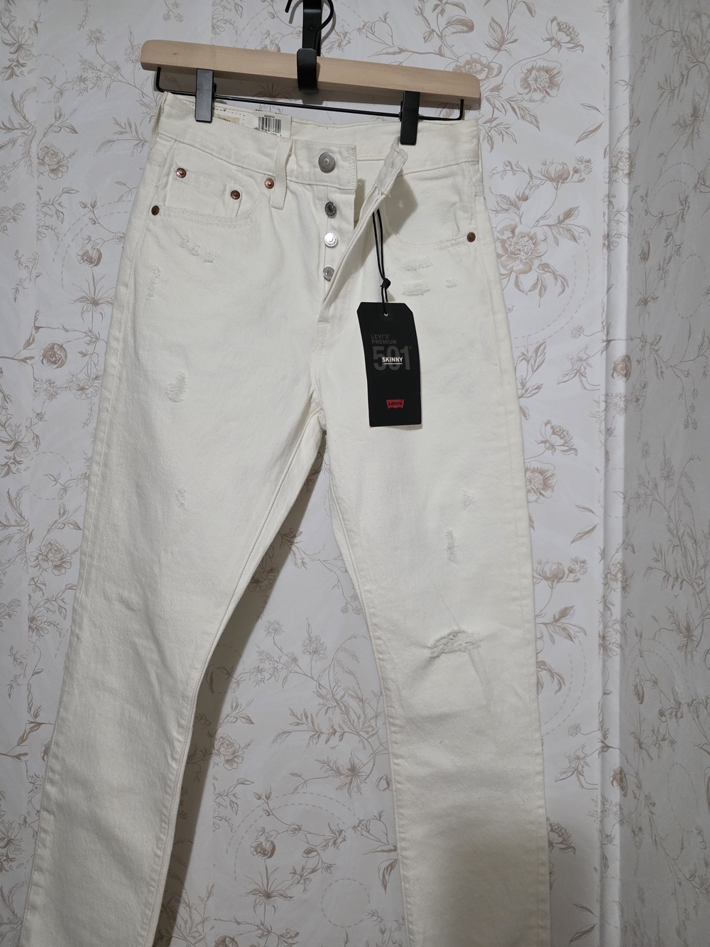 Levi's 25" Women's White High-Rise Skinny Jeans